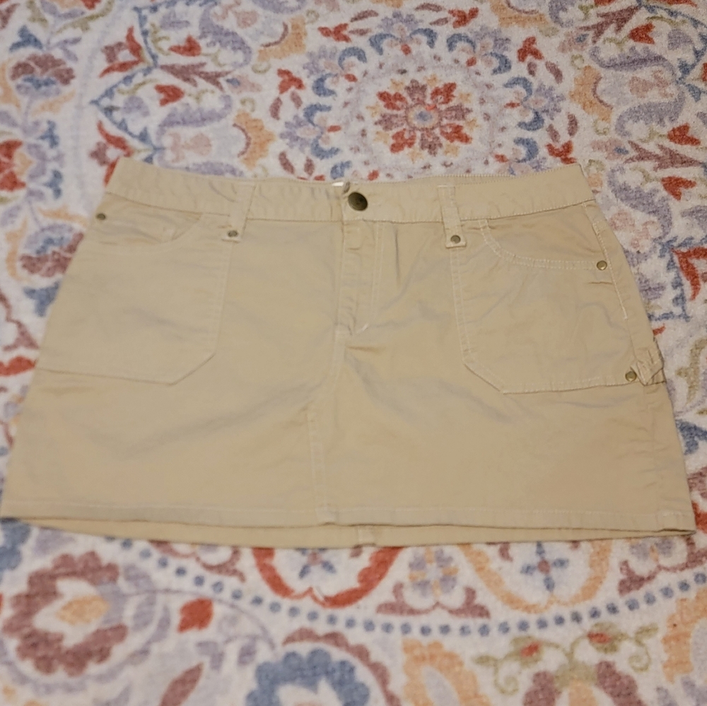 🔴 Inked & Faded Khaki Mini Skirt size Large